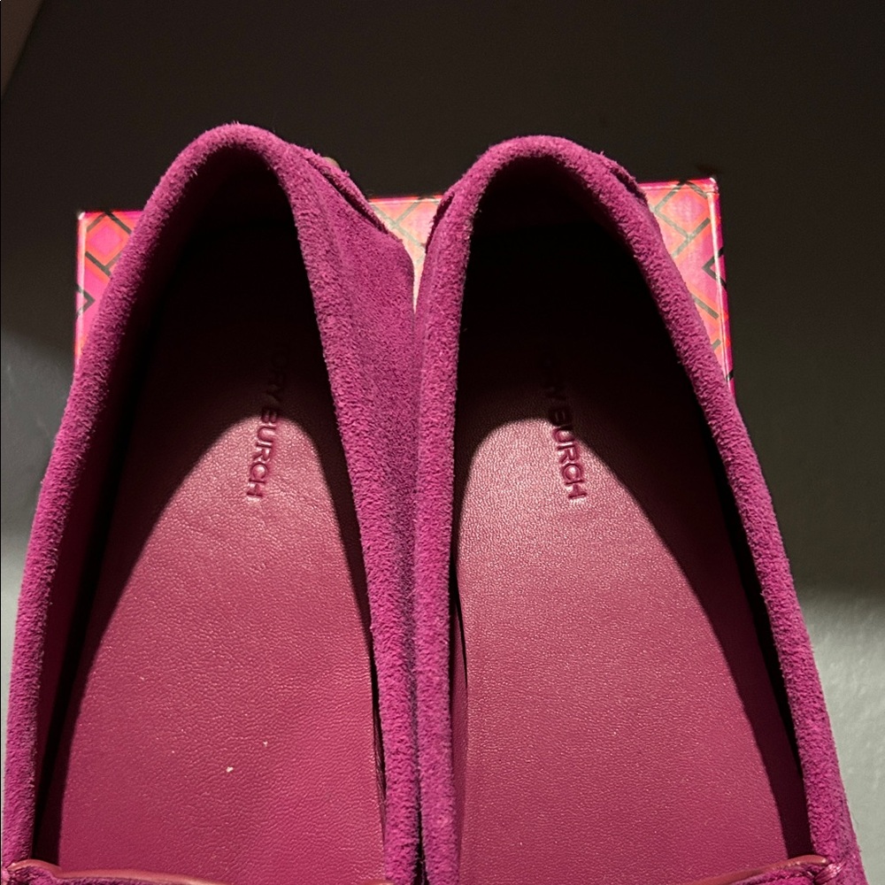 Tory Burch- Everly Driver Suede Loafers with Gold Emblem, “Prickly Pear”, size 8 - Picture 3 of 9
